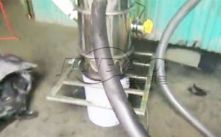 客戶(hù)攜橡膠粉到我公司試機(jī)真空上料機(jī)