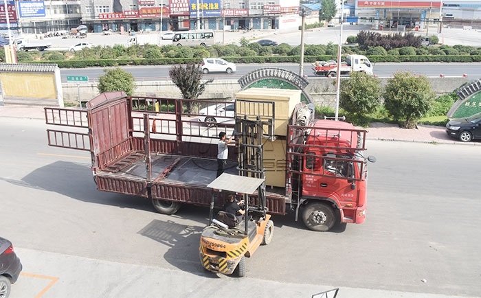 振動(dòng)篩裝車發(fā)貨 外貿(mào)振動(dòng)篩發(fā)貨